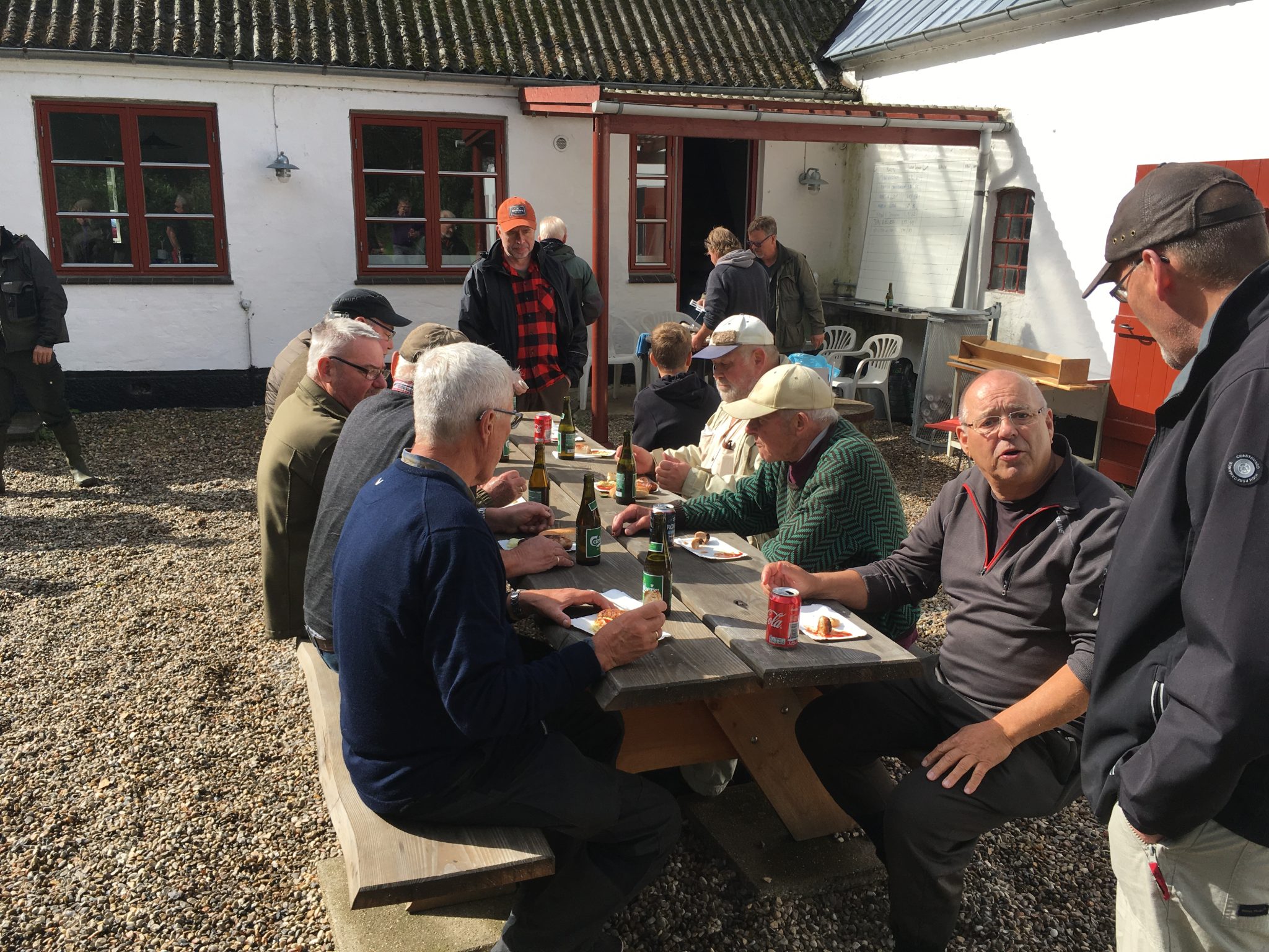 Snakken går om dagens fiskeri