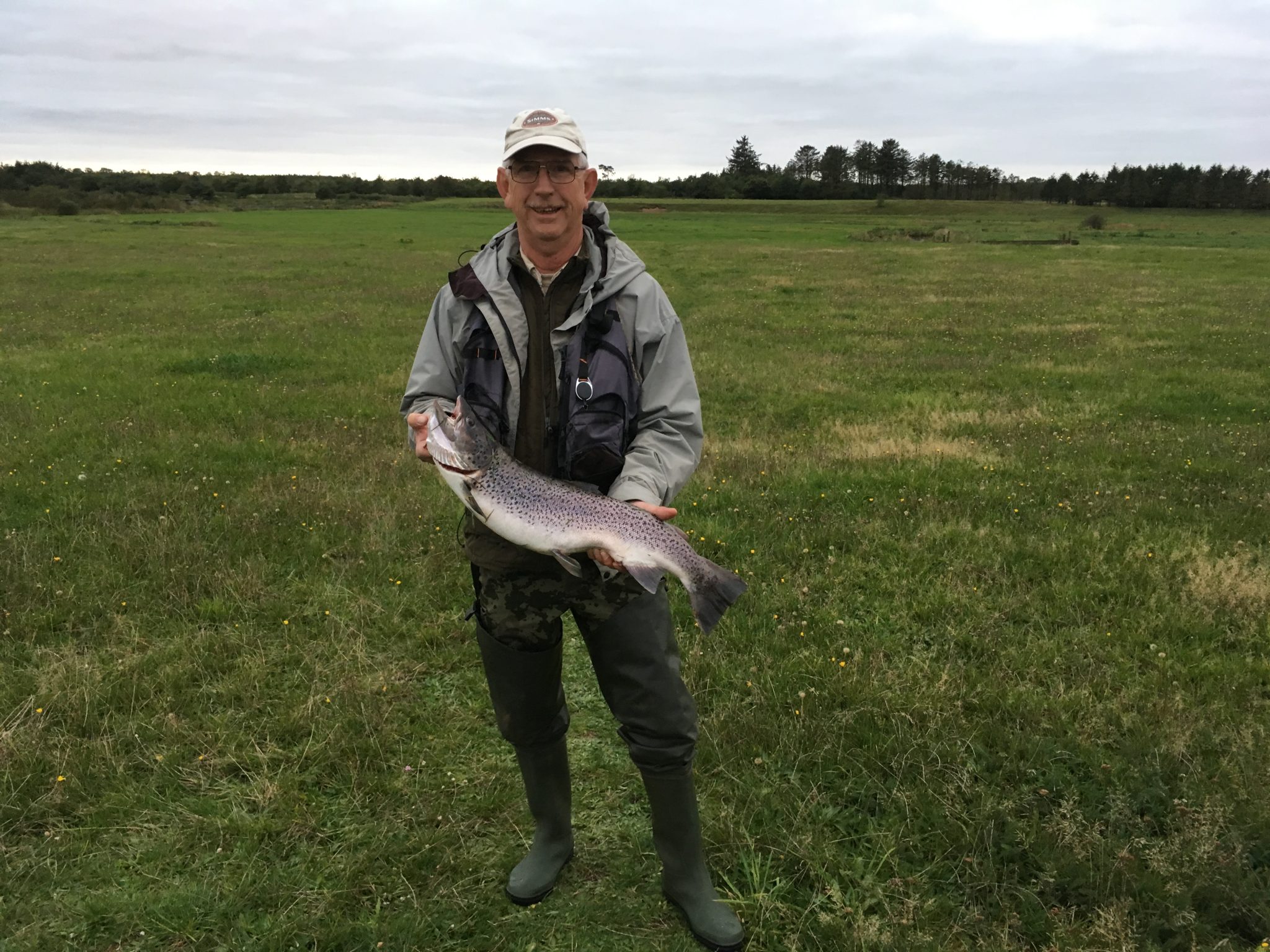 Finn med sin havørred 72 cm 4.7 kg